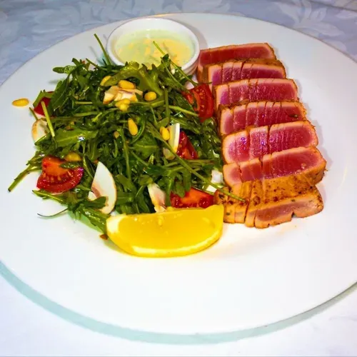 Steak de Ton cu Salata