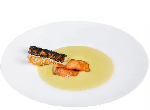 Supă-cremă cu somon și broccoli