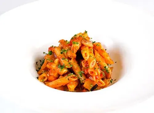 Pasta cu legume în sos pilati